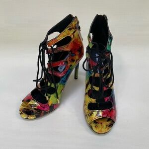 Steve Madden Cynthia Lace Up Colorful Abstract  4.5"‎ high heels Size 7.5M